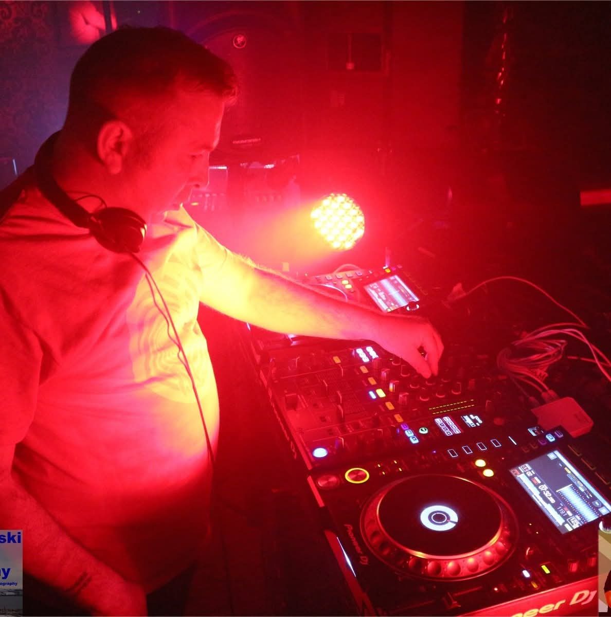 Decks glowing red during a late set